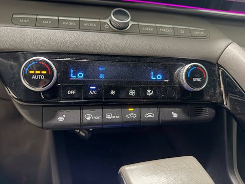 Used 2025 Hyundai Elantra SEL FWD image 18