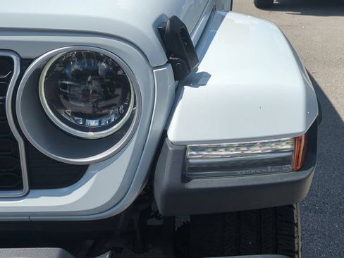 Used 2025 Jeep Wrangler Unlimited Sahara AWD/4WD image 11