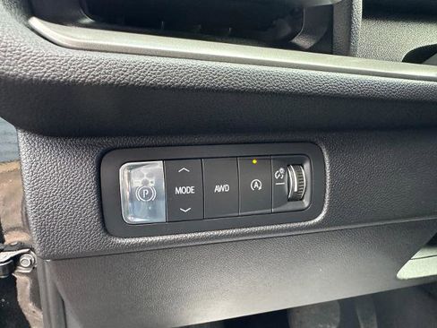 Used 2024 Chevrolet Traverse LT w/ Trailering Package AWD/4WD image 19