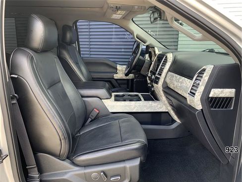 Used 2017 Ford F250 Lariat w/ Lariat Ultimate Package AWD/4WD image 24