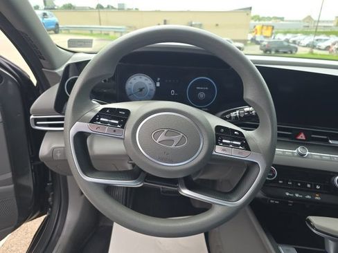 Used 2024 Hyundai Elantra SEL FWD image 9