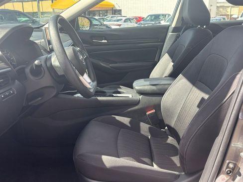 Used 2025 Nissan Altima 2.5 SV FWD image 24