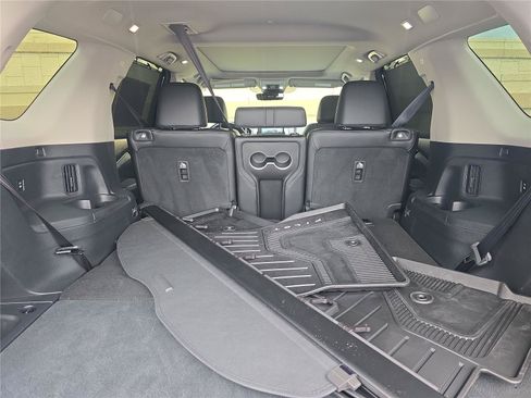 Used 2025 Honda Pilot Touring image 7