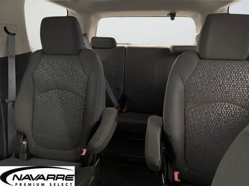 Used 2011 GMC Acadia SLE FWD image 26