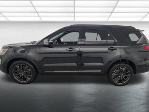 Used 2017 Ford Explorer XLT w/ Equipment Group 202A AWD/4WD image 4