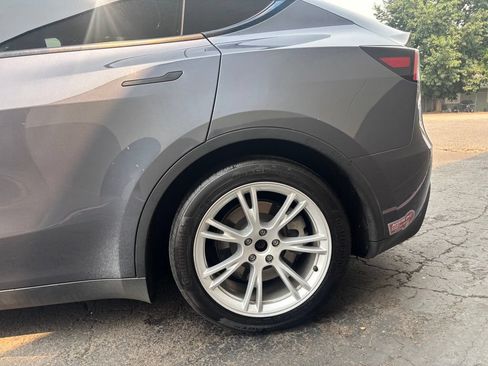Used 2023 Tesla Model Y 2WD image 10