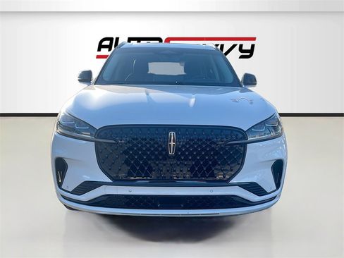 Used 2025 Lincoln Aviator Reserve w/ Jet Appearance Package image 2