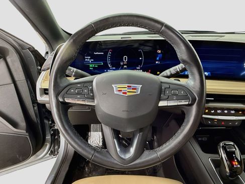 Used 2024 Cadillac XT4 Luxury w/ Cold Weather Package FWD image 13