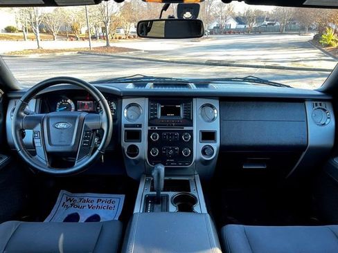 Used 2017 Ford Expedition XLT image 31