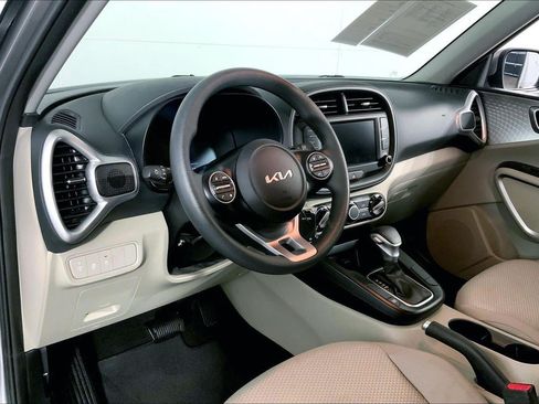 Certified 2025 Kia Soul LX w/ LX Technology Package FWD image 14