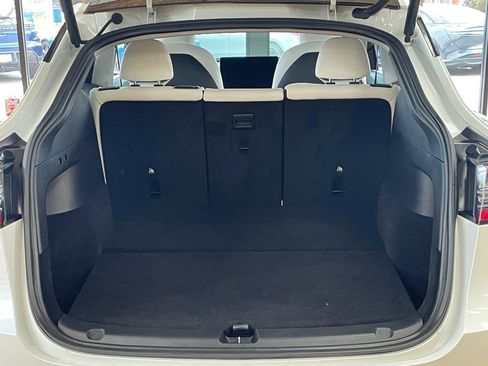 Used 2021 Tesla Model Y Long Range image 18