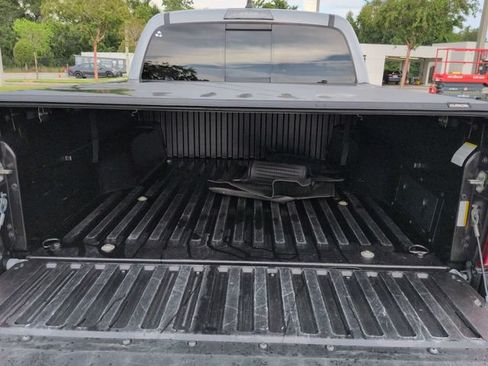 Used 2020 Toyota Tacoma SR5 RWD image 13