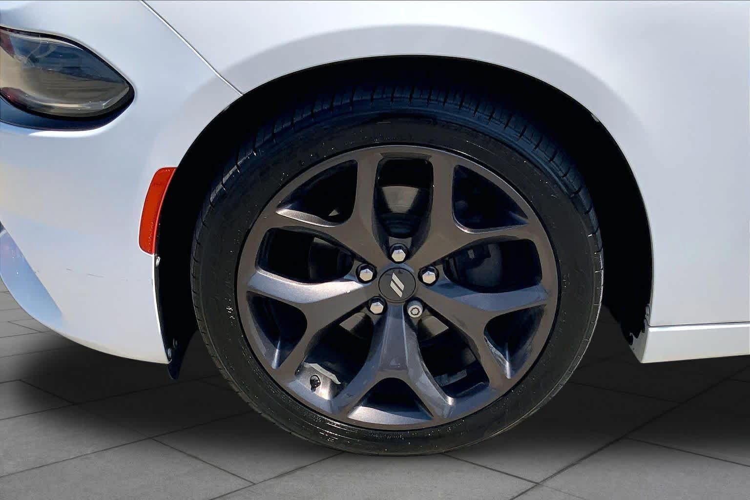 Used 2020 Dodge Charger SXT w/ Blacktop Package RWD image 10