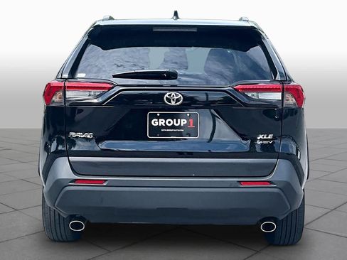 Used 2025 Toyota RAV4 XLE AWD/4WD image 5