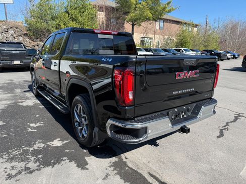 New 2026 GMC Sierra 1500 SLT image 3