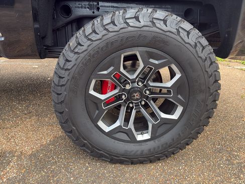 Used 2018 Chevrolet Silverado 1500 LTZ Z71 w/ LTZ Plus Package AWD/4WD image 5