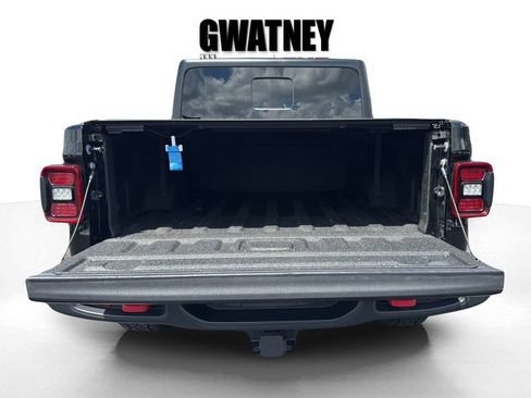 Used 2025 Jeep Gladiator Rubicon w/ Convenience Group AWD/4WD image 14