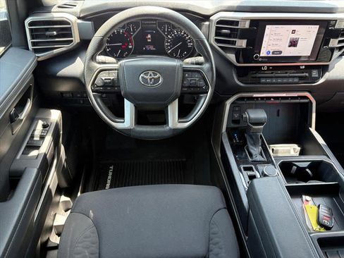 Used 2022 Toyota Tundra SR5 w/ SR5 Convenience Package AWD/4WD image 4