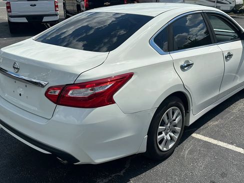 Used 2017 Nissan Altima 2.5 S w/ Power Driver Seat Package FWD image 5