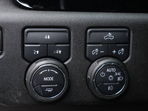 Used 2025 Chevrolet Silverado 2500 LT w/ Convenience Package AWD/4WD image 12
