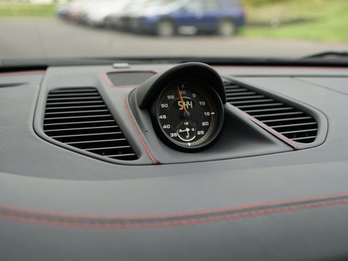Used 2019 Porsche 911 GT2 RS RWD image 23