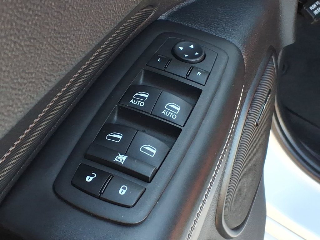 Used 2022 Dodge Durango SRT w/ Technology Group AWD/4WD image 13