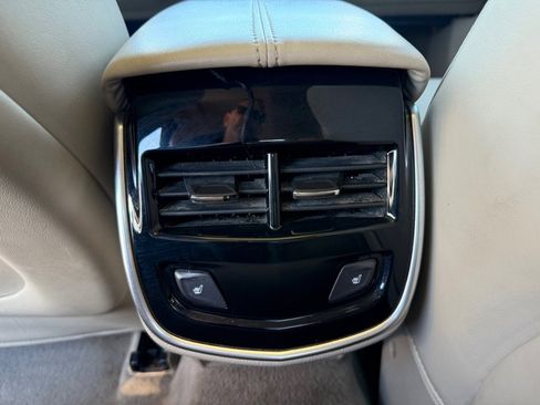 Used 2013 Cadillac XTS Luxury image 30