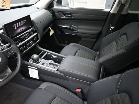 New 2026 Nissan Pathfinder SV w/ SV Premium Package FWD image 16