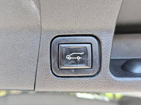 Used 2023 GMC Acadia SLT w/ Elevation Edition image 15