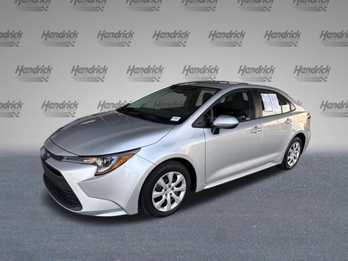 Used 2025 Toyota Corolla LE FWD image 4