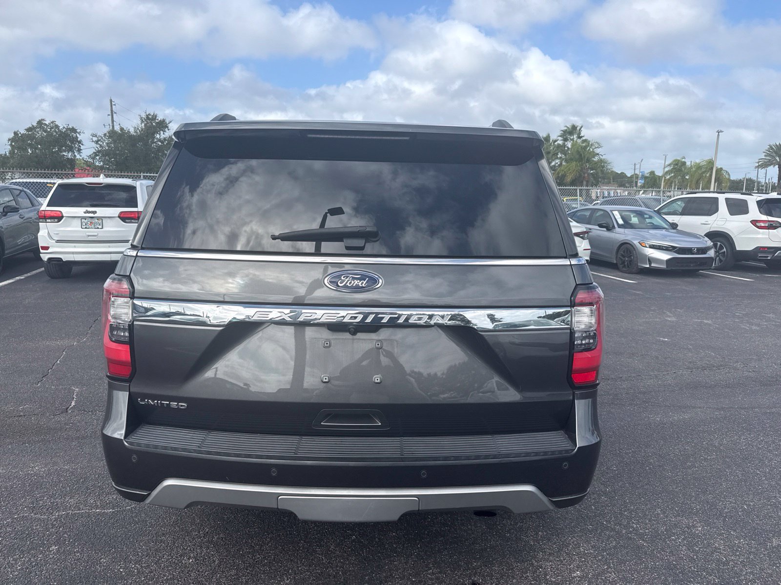 Used 2019 Ford Expedition Limited w/ Equipment Group 301A RWD image 6