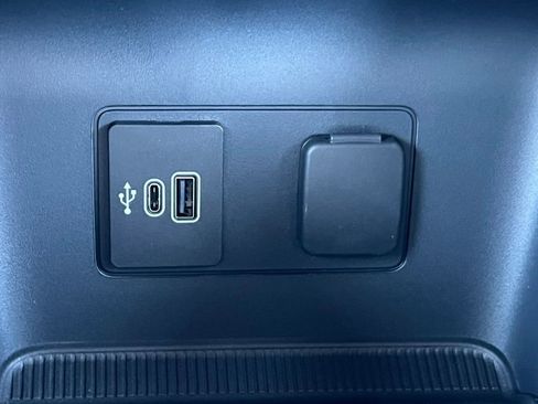 Used 2026 Ford Explorer Active AWD/4WD image 28