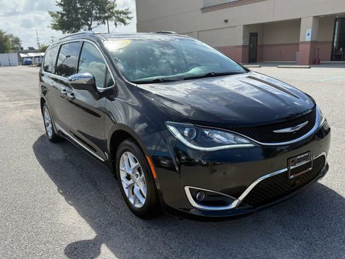 Used 2020 Chrysler Pacifica Limited w/ Advanced Safetytec Group image 5