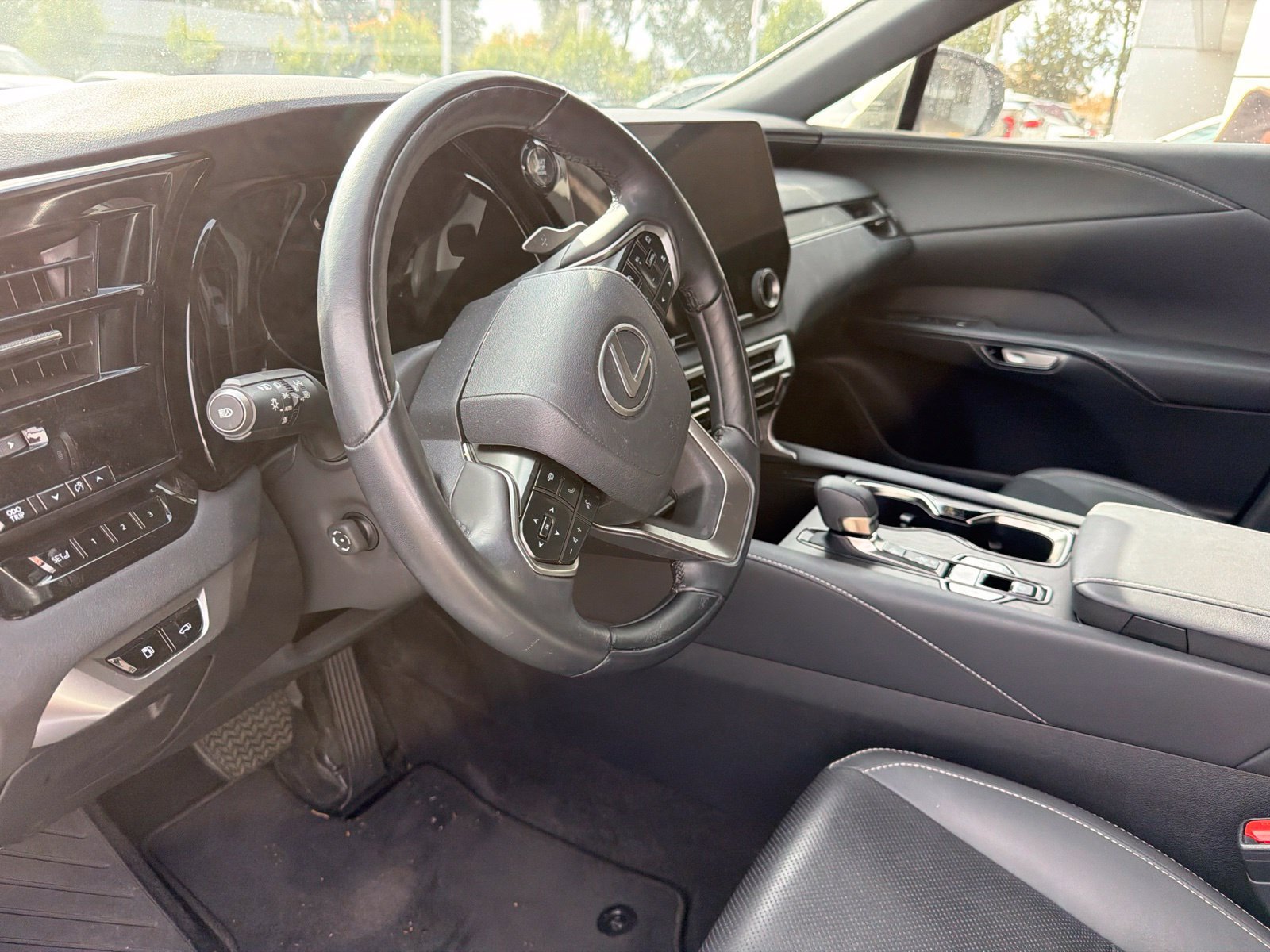 Used 2024 Lexus RX 350 Premium w/ Accessory Package (Z1) FWD image 8