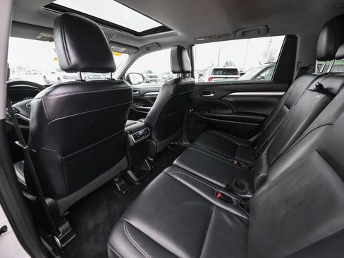 Used 2017 Toyota Highlander XLE image 21