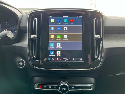 Used 2025 Volvo XC40 B5 Core image 20