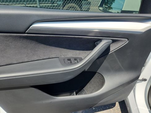 Used 2022 Tesla Model Y Performance AWD/4WD image 13