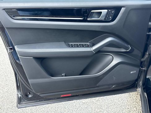 Used 2023 Porsche Cayenne Coupe image 16