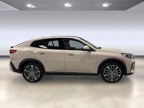 New 2026 BMW X2 xDrive28i w/ Technology Package AWD/4WD image 7