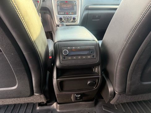 Used 2014 GMC Acadia SLT image 17