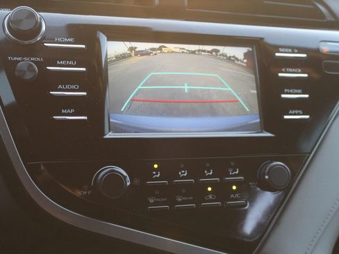 Used 2019 Toyota Camry LE FWD image 13