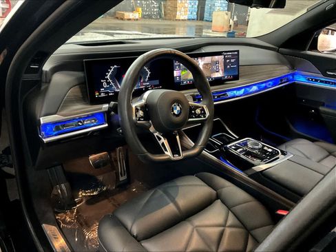 Used 2025 BMW 740i w/ Premium Package image 17