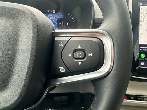 Used 2023 Volvo XC40 B5 Plus w/ Protection Package Premier AWD/4WD image 14
