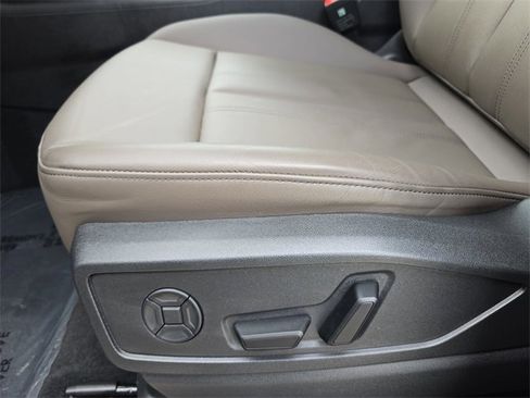 Used 2025 Audi Q5 Premium w/ Convenience Package image 32