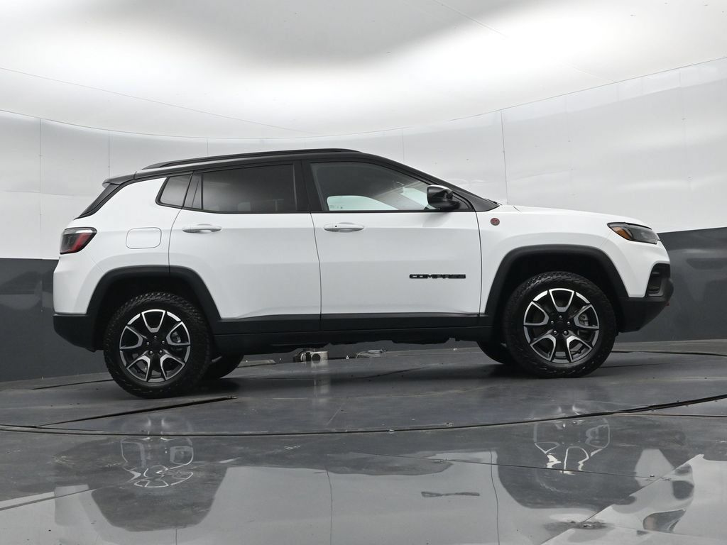 Used 2024 Jeep Compass Trailhawk AWD/4WD image 35