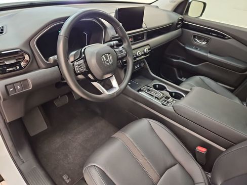 Certified 2025 Honda Pilot Touring image 2