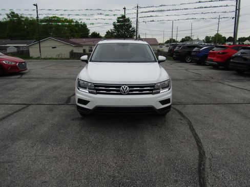 Used 2021 Volkswagen Tiguan SE w/ Panoramic Sunroof Package AWD/4WD image 2