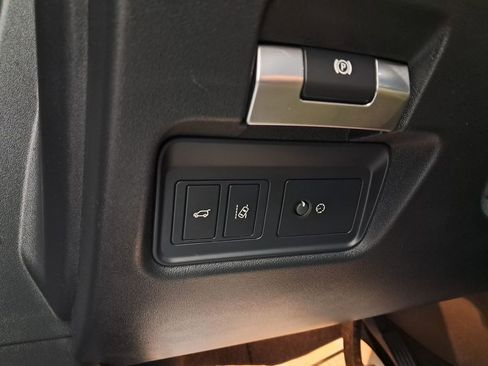 Used 2020 Jaguar E-PACE SE image 15