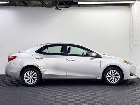 Used 2017 Toyota Corolla LE FWD image 4