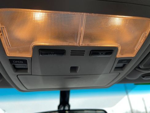 Used 2015 Toyota Camry SE image 16